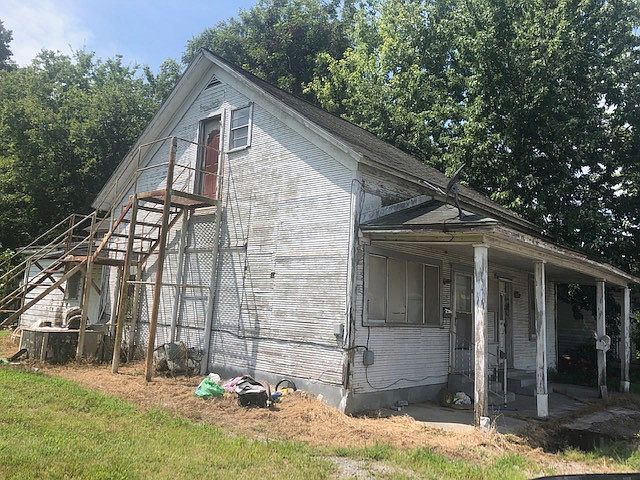 2nd image of 410 E 3rd St