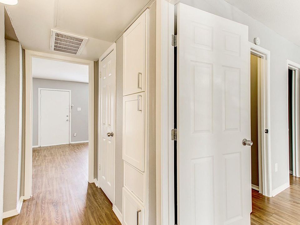 UNIVERSITY VILLAS APARTMENTS - 2200 W Lowden St Fort Worth TX | Zillow