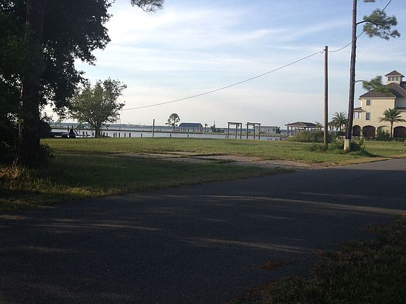 2nd image of 324  Baywood