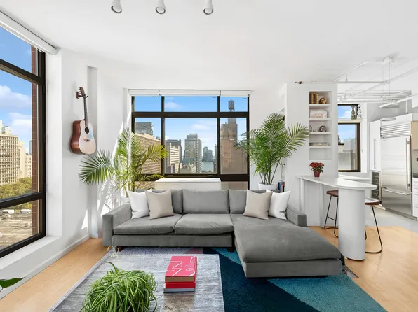 250 East 30th Street image 4 of 13