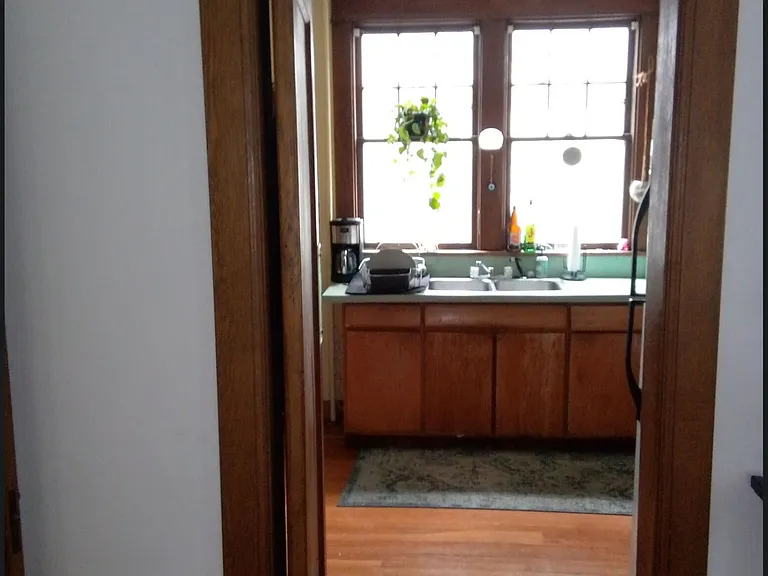 528 Warren St #1 — Photo 6