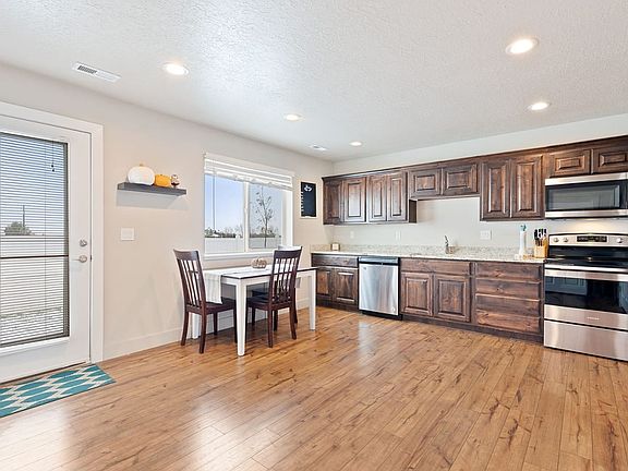 2nd image of 966 W Georgia Dr #19