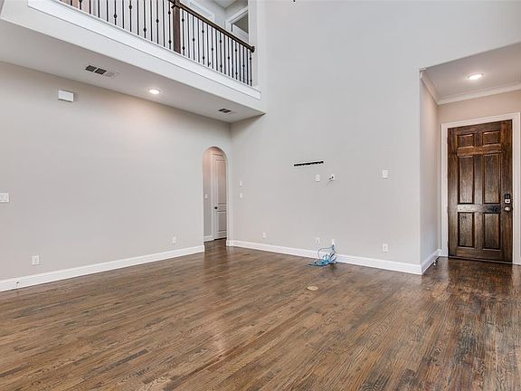 5th image of 3909 Wellesley Ave