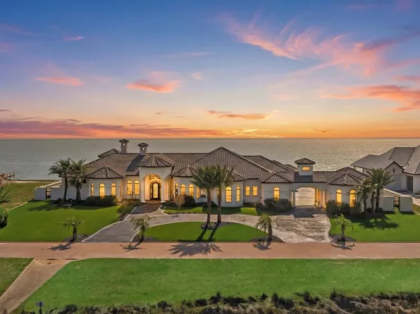 44 La Buena Vida Dr, Aransas Pass, TX 78336