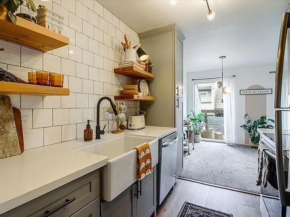 2nd image of 291 Tradewinds Dr APT 2