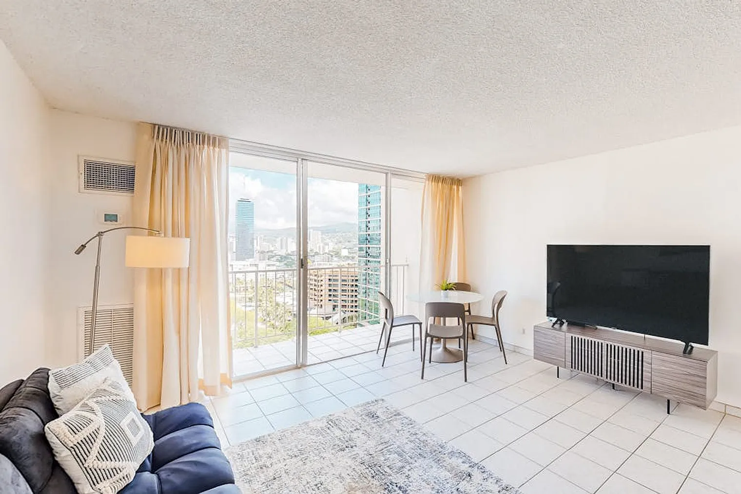 1 bed, 1.0 bath, 538 sqft, $4,985 — Photo 2