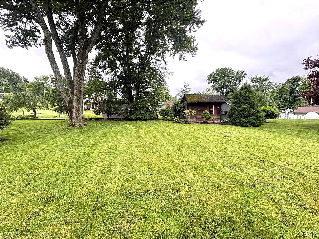4 bed, 2.0 bath, 2605 sqft, $2,400 — Photo 4