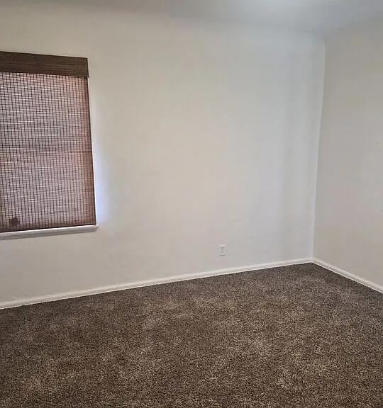 4424 S Victoria Ave — Photo 12