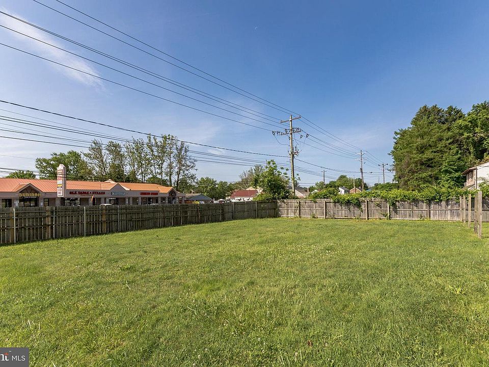 2nd image of 1 Laurel Ave