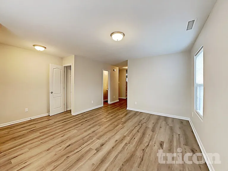 285 Aershire Ct — Photo 3