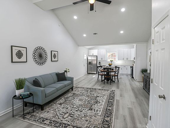 4th image of 2847 Glenn Hills Circle