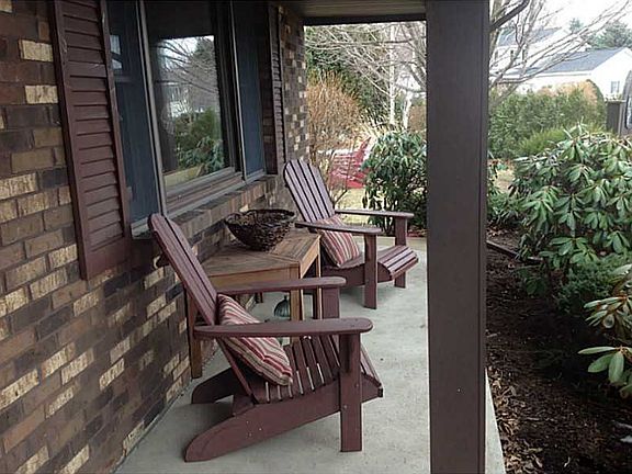 2nd image of 3715 Faircrest Dr