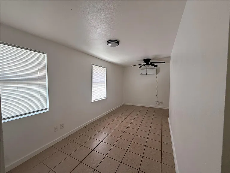 938 Zoe St #1 — Photo 2