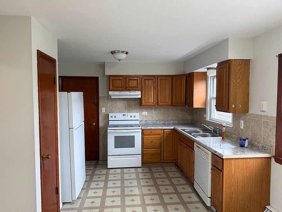 1st image of 145 E Palatine Rd APT 1B