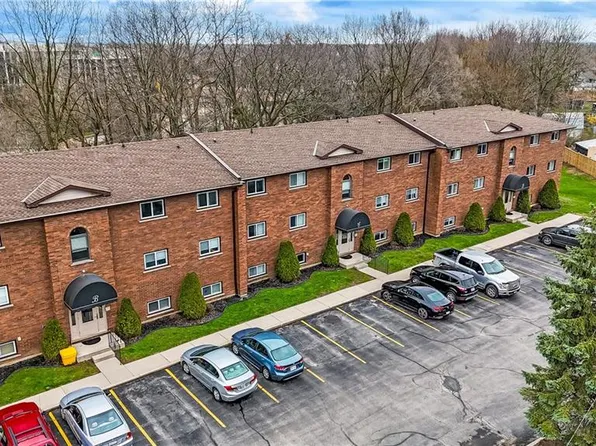 213 Sydenham St #C302, Brantford, ON N3R 3Z6