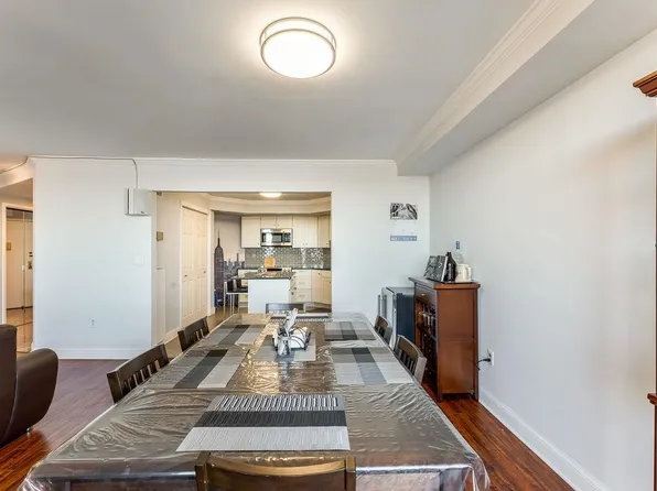 2110 Harmon Cove Tower image 8 of 50