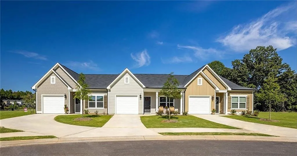 3 bed, 2.5 bath, 1411 sqft, $2,399 — Photo 1