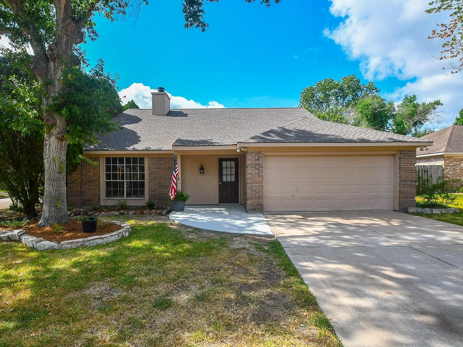 3 bed, 2.0 bath, 1696 sqft, $2,000 — Photo 2