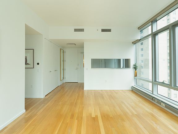 4th image of 18 W 48th St APT 22C