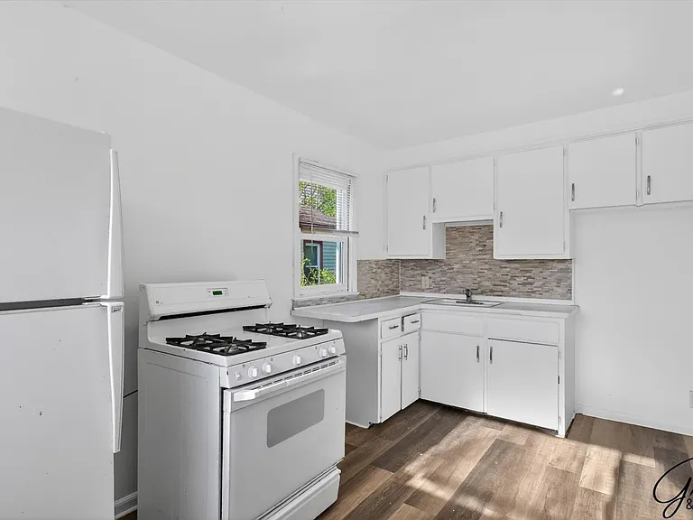 20259 Oakfield St — Photo 7