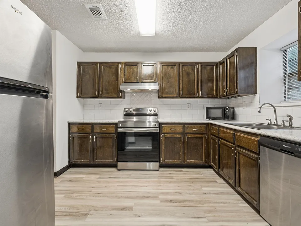 1242 Chee Ln