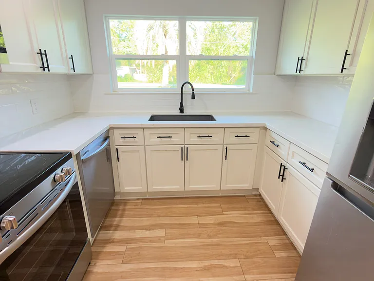 501 Mills Ave — Photo 17
