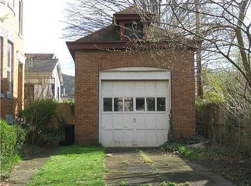 Detached Garage