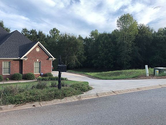 3rd image of 120 Loudwater Dr