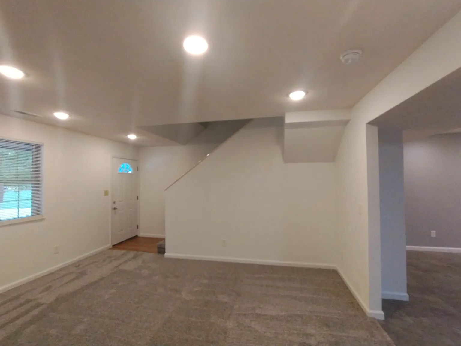 3 bed, 2.5 bath, 1600 sqft, $2,200 — Photo 4