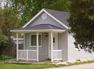 1420 S 7th Ave, St Charles, IL 60174
