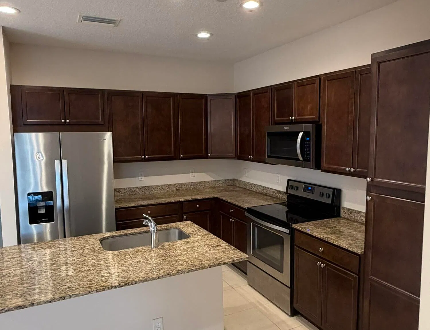 3 bed, 2.5 bath, 1596 sqft, $3,250 — Photo 4