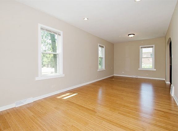 2nd image of 9204 N Lincoln Ave