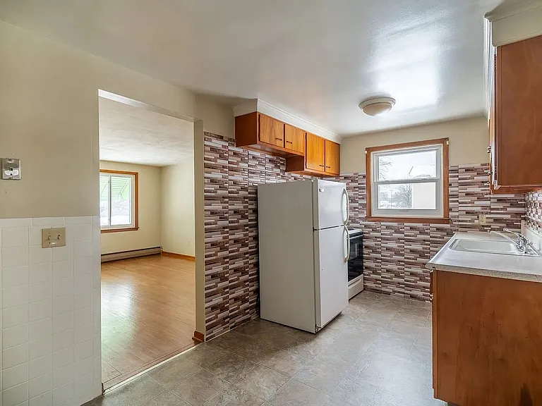 1240 Center Rd — Photo 10