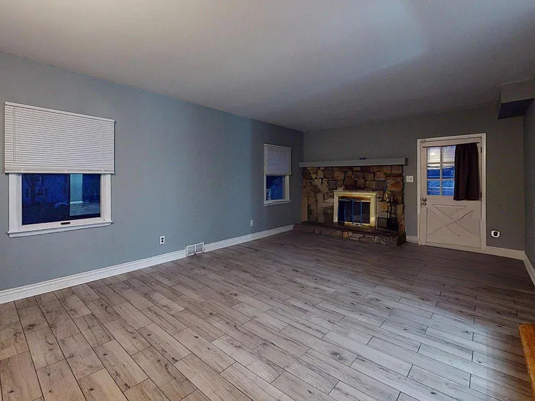 669 N Henderson Rd — Photo 78