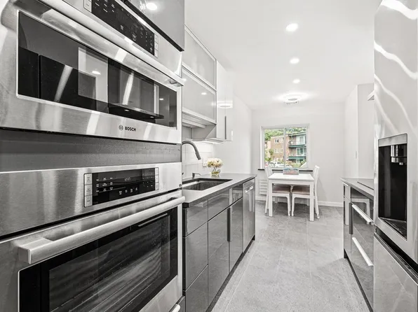 1210 Greendale Ave APT 339, Needham, MA 02492