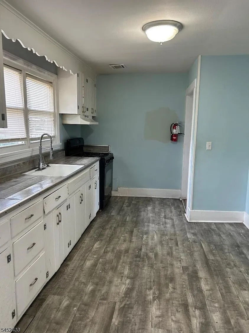 4 bed, 1.0 bath, $2,600 — Photo 3