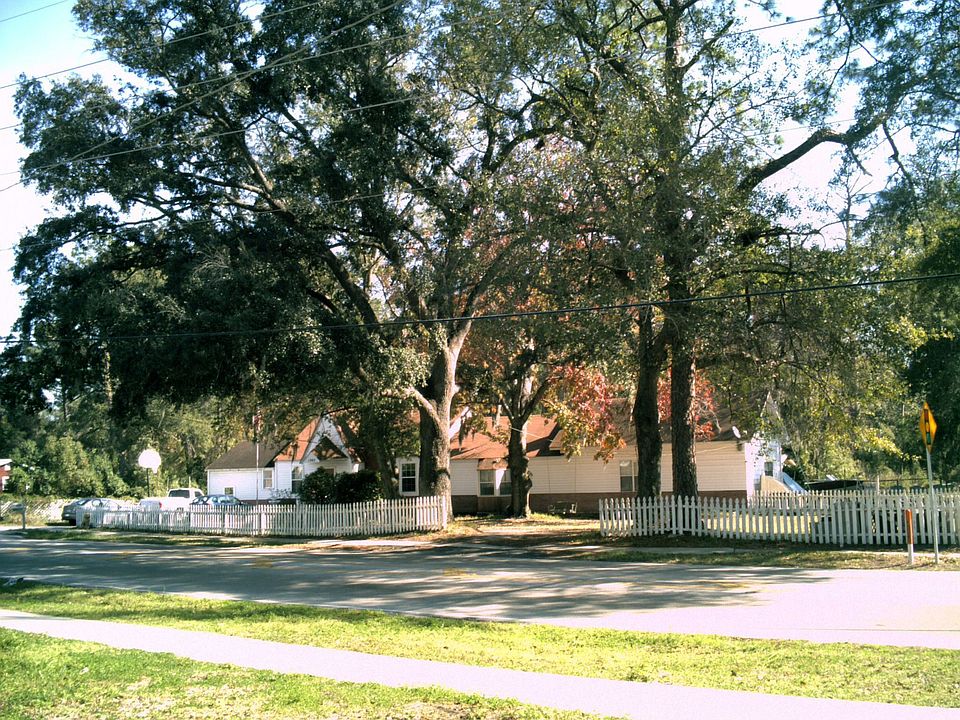 Front Right View