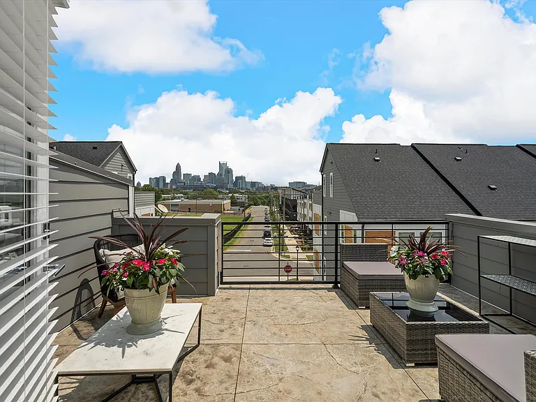 4201 Bryant Terraces Dr — Photo 9