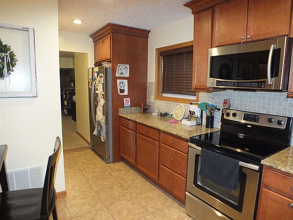 2nd image of 129 E Main St