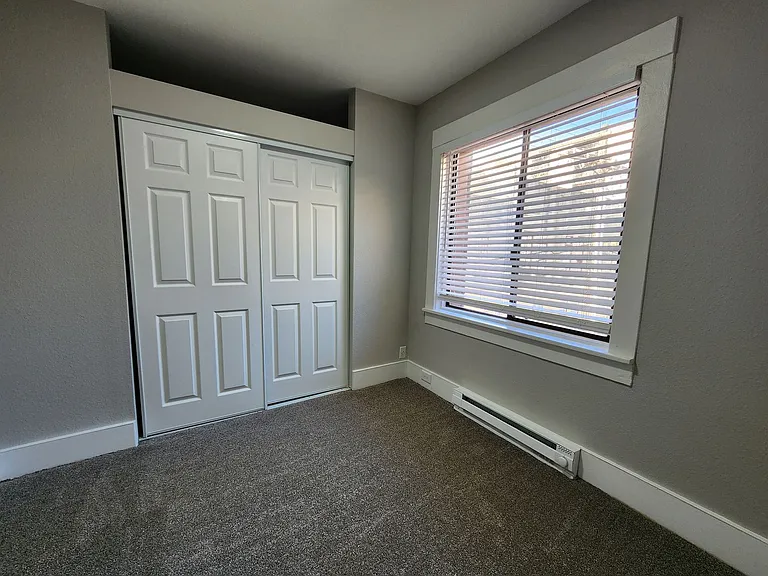 Florence Apartments — Photo 25