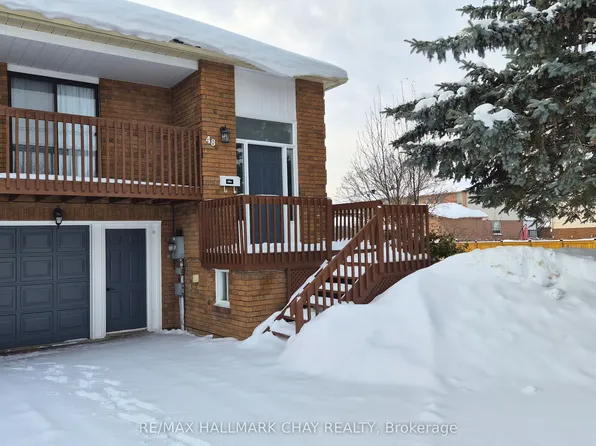 48 Porritt St, Barrie, ON L4N 6Y3