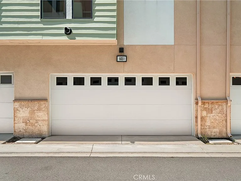 1651 Topanga — Photo 34