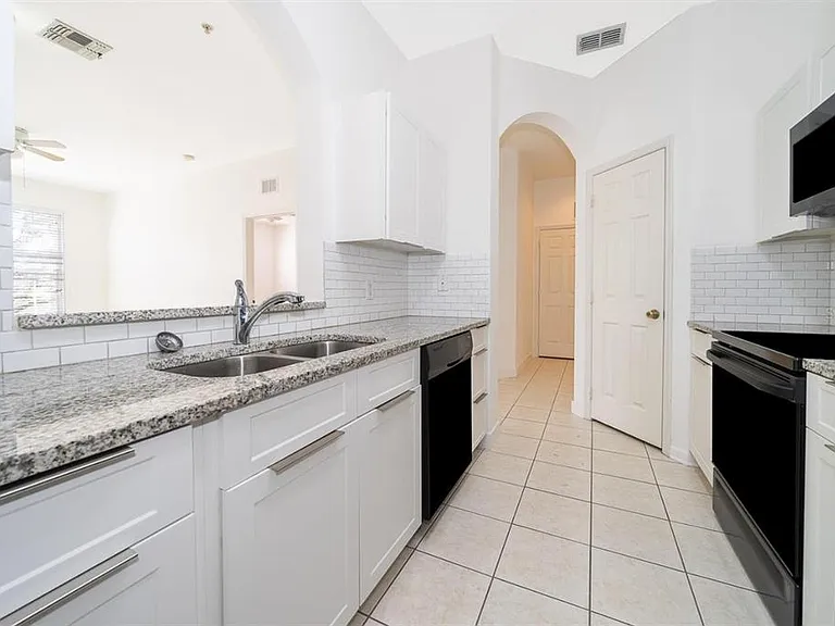 6166 Stevenson Dr #302 — Photo 9