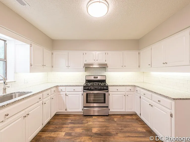 1704 SW D St — Photo 8