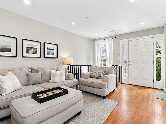 5th image of 9 Russell St Unit 3
