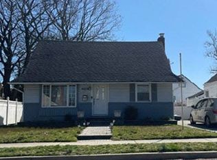 200 Raff Ave, Floral Park, NY 11001
