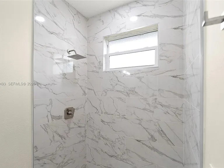 1043 Albert Ave — Photo 47
