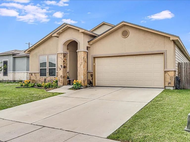 7617 Diamond Dr — Photo 2