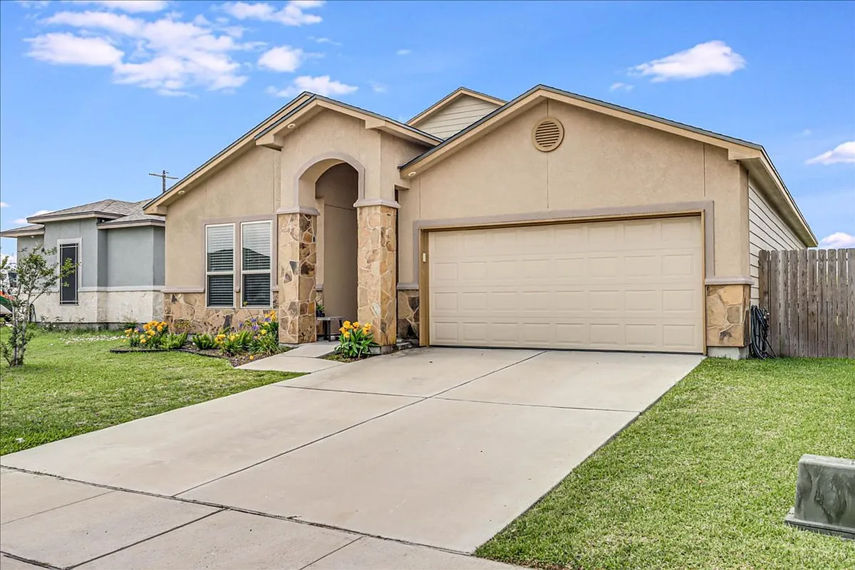 Building Photo - 7617 Diamond Dr