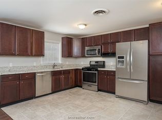 906 Lazy Ln, Bryan, TX 77802